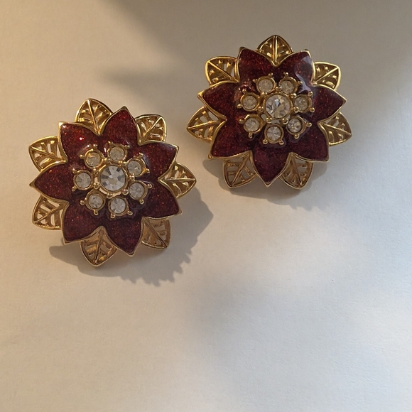 Vintage Poinsettia Enamel Rhinestone Cutout Gold Tone Earrings - Picture 3 of 11